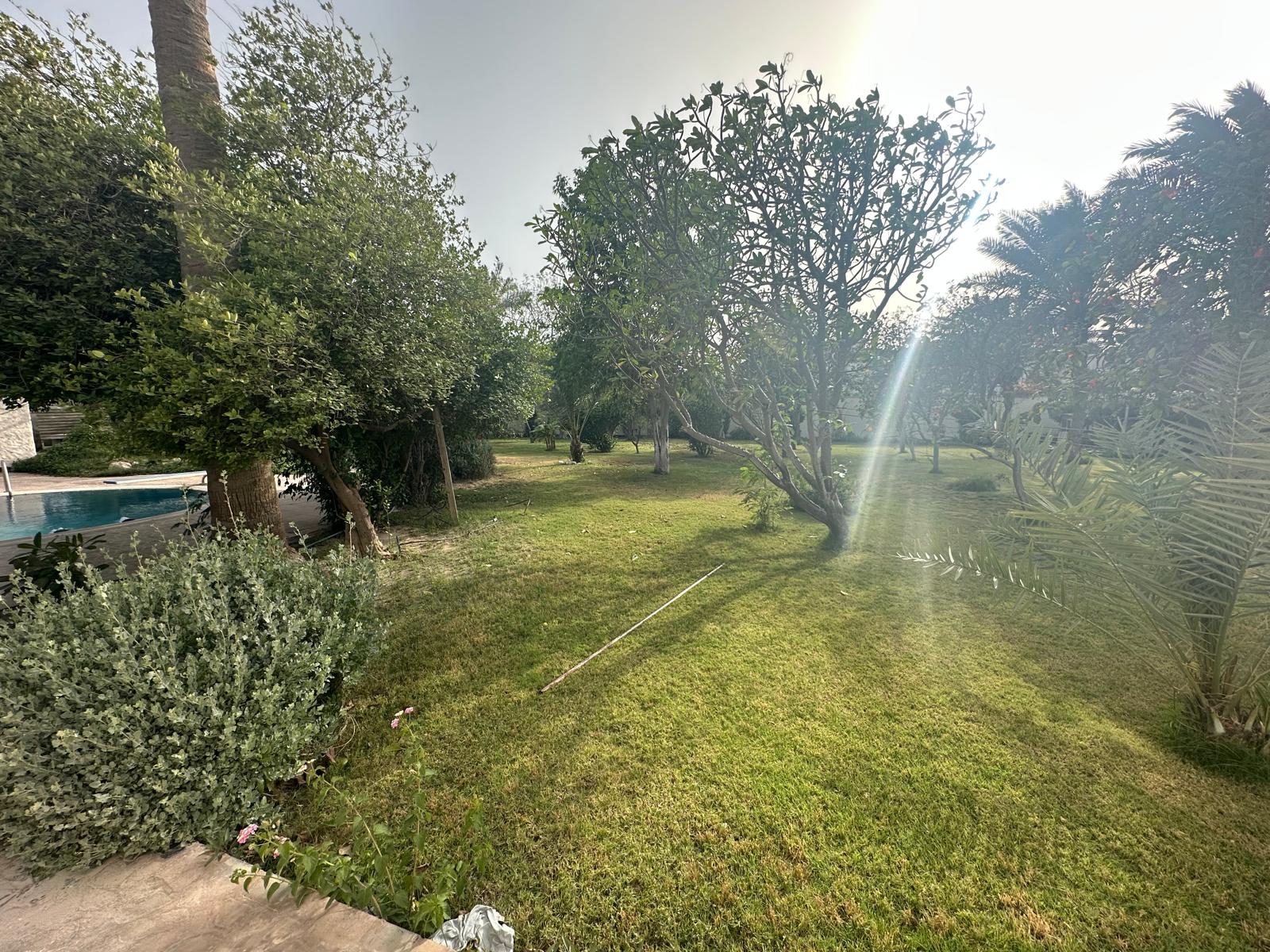 فيلا في سار للبــيع